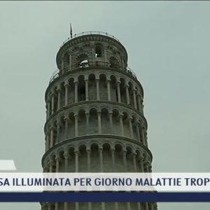 2022-01-29 PISA - TORRE PISA ILLUMINATA PER GIORNO MALATTIE TROPICALI