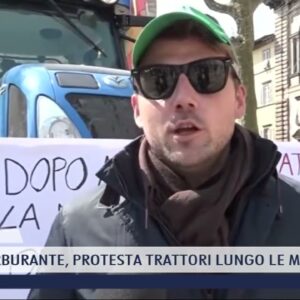 2022-03-26 LUCCA - CARO CARBURANTE, PROTESTA TRATTORI LUNGO LE MURA