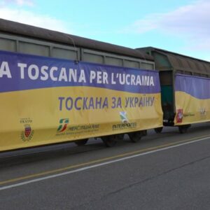 Riviviamo la partenza del treno toscano degli aiuti all'Ucraina