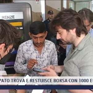 2022-05-17 FIRENZE - DISOCCUPATO TROVA E RESTUISCE BORSA CON 1000 EURO