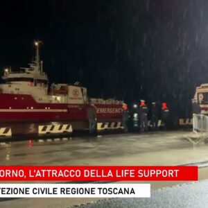 Migranti Livorno, l'ingresso in porto della Life Support